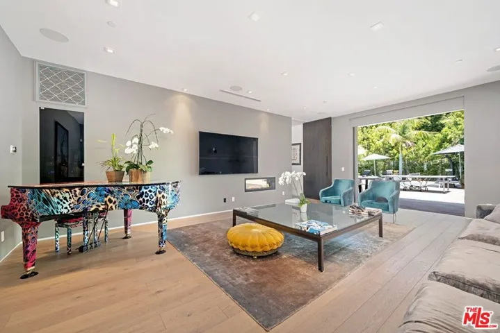 9570 Sunset Boulevard, Beverly Hills, California 90210