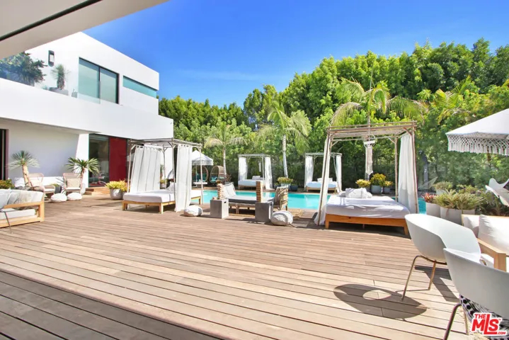 9570 Sunset Boulevard, Beverly Hills, California 90210