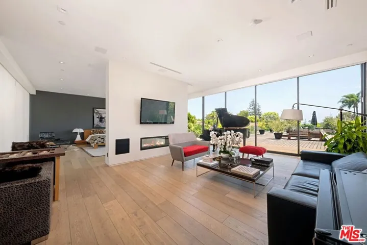 9570 Sunset Boulevard, Beverly Hills, California 90210