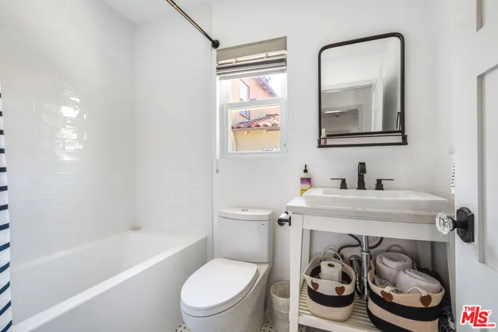 5124 S Mullen Avenue, Los Angeles, California 90043