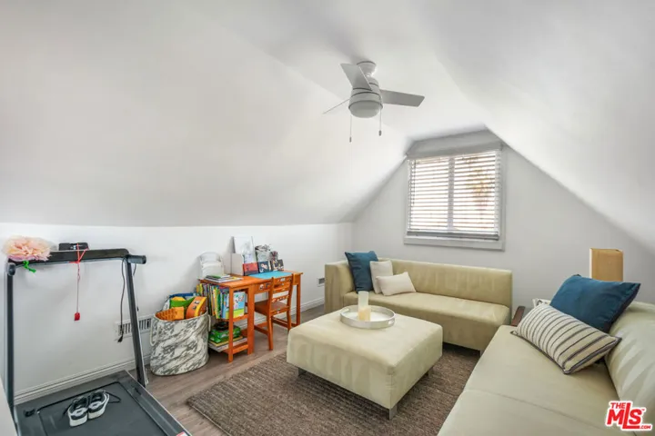 5124 S Mullen Avenue, Los Angeles, California 90043