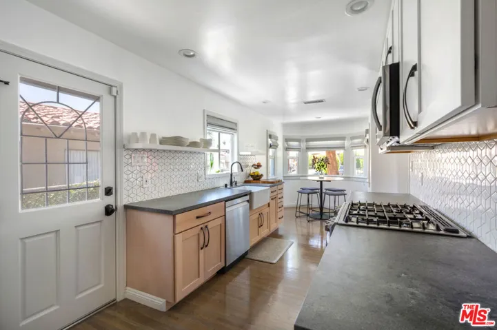 5124 S Mullen Avenue, Los Angeles, California 90043
