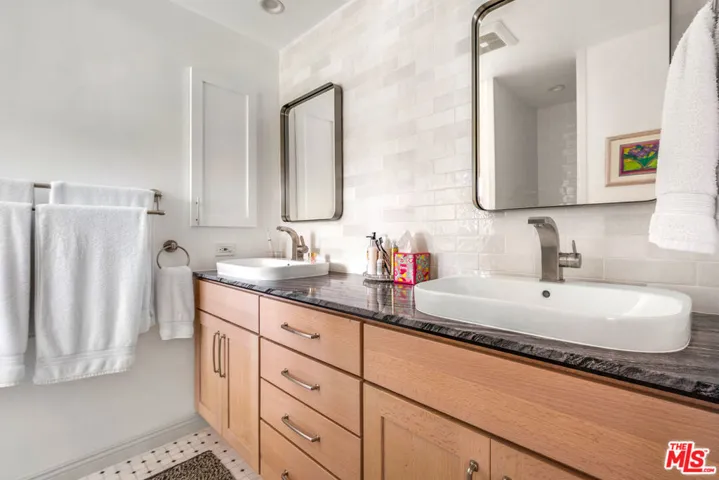 5124 S Mullen Avenue, Los Angeles, California 90043