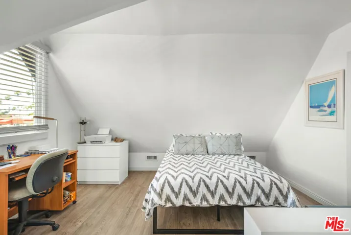 5124 S Mullen Avenue, Los Angeles, California 90043