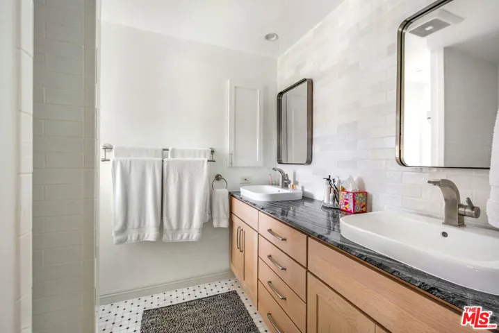 5124 S Mullen Avenue, Los Angeles, California 90043