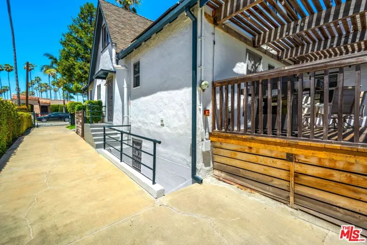 5124 S Mullen Avenue, Los Angeles, California 90043