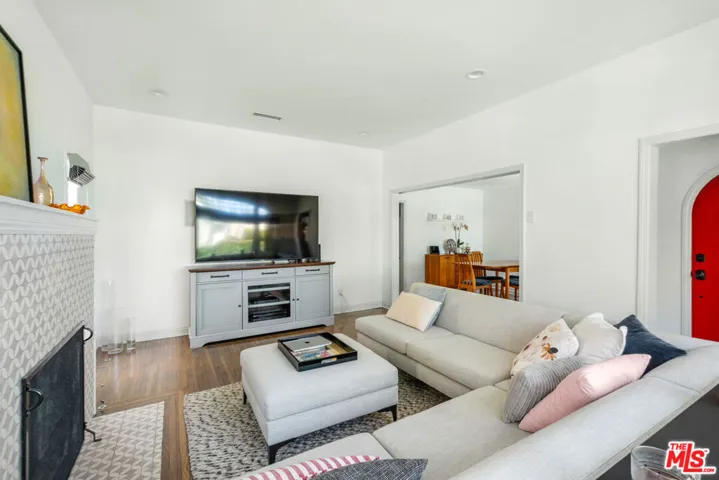5124 S Mullen Avenue, Los Angeles, California 90043
