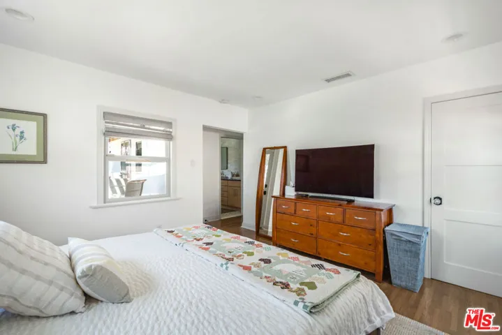 5124 S Mullen Avenue, Los Angeles, California 90043