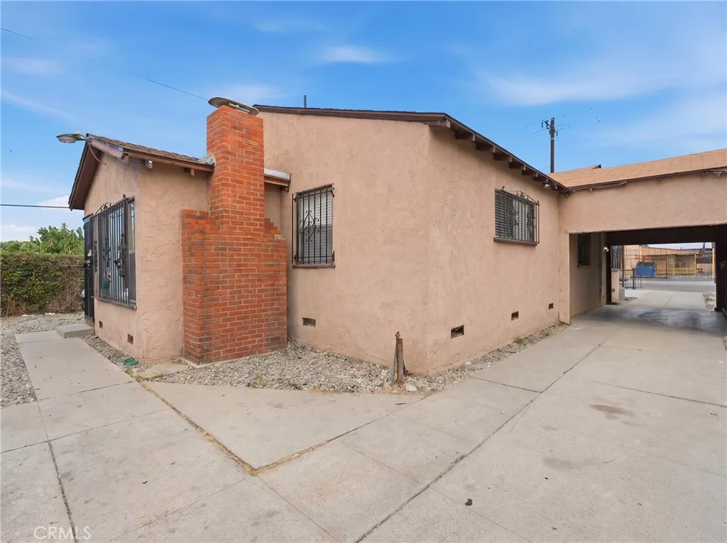 428 E Oaks, Compton, California 90221 — photo 4
