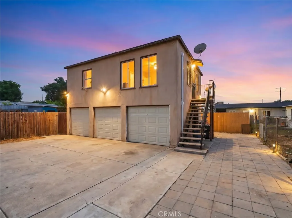 428 E Oaks