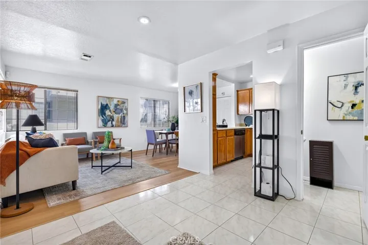 2529 California Avenue, Signal Hill, California 90755