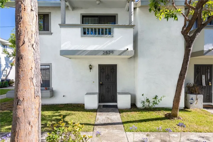 2529 California Avenue, Signal Hill, California 90755