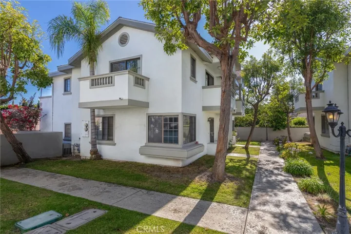 2529 California Avenue, Signal Hill, California 90755
