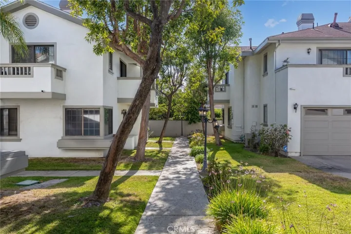 2529 California Avenue, Signal Hill, California 90755