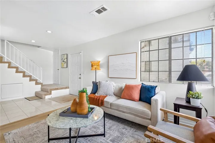 2529 California Avenue, Signal Hill, California 90755