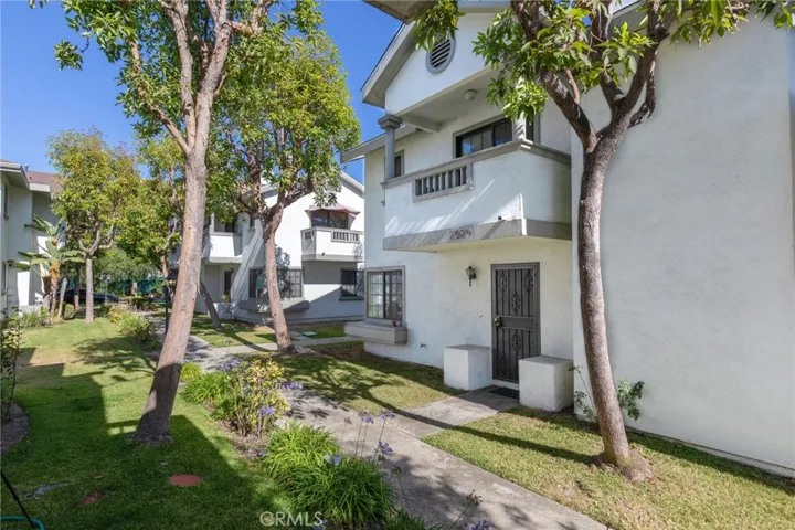 2529 California Avenue, Signal Hill, California 90755