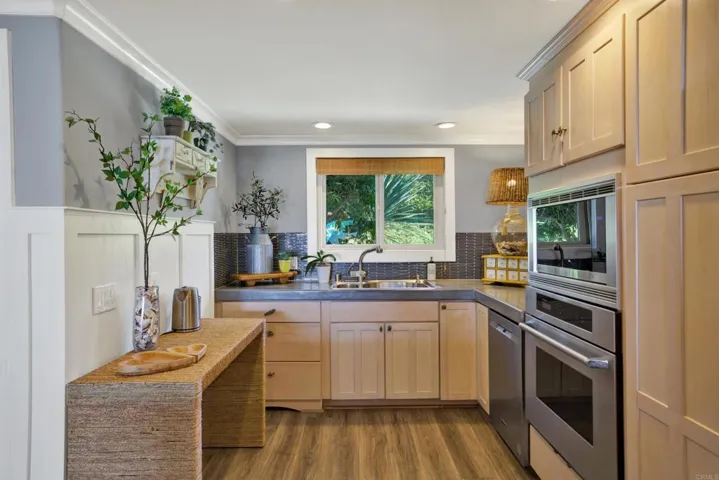 640 W Solana Circle 19, Solana Beach, California 92075