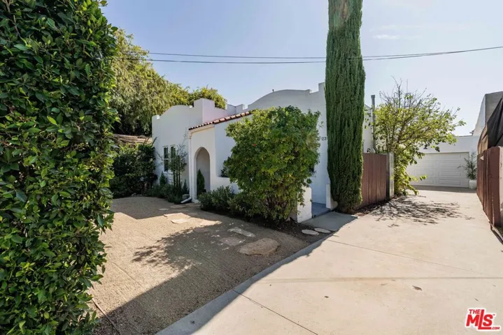239 N Everett Street, Glendale, California 91206