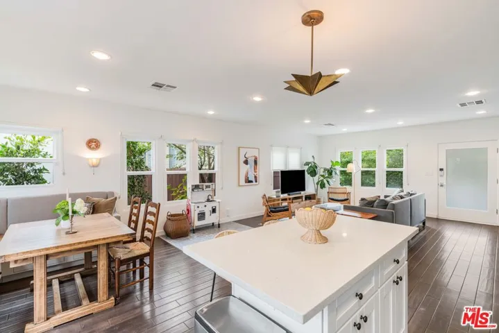 239 N Everett Street, Glendale, California 91206