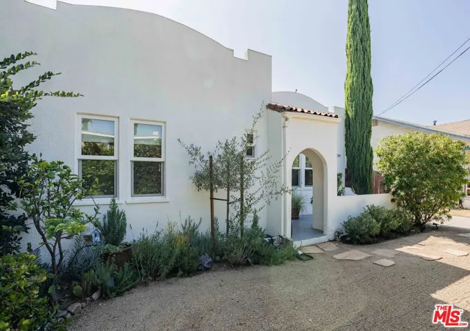239 N Everett Street, Glendale, California 91206