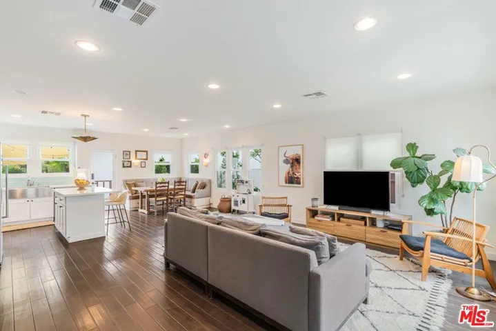 239 N Everett Street, Glendale, California 91206