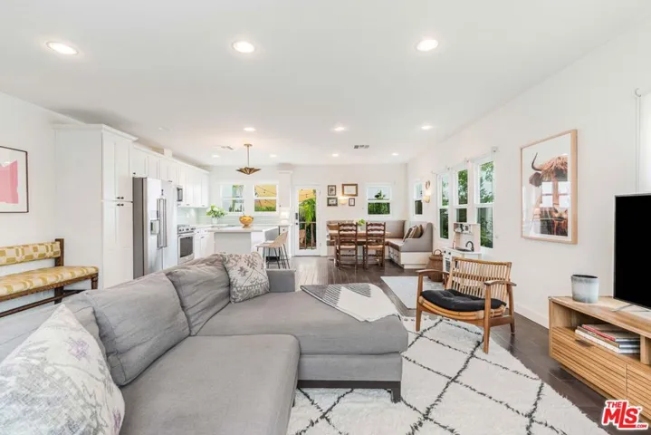 239 N Everett Street, Glendale, California 91206