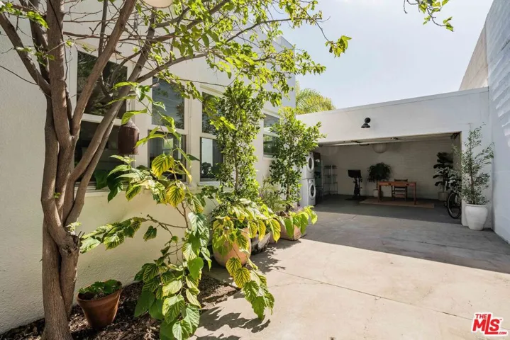 239 N Everett Street, Glendale, California 91206
