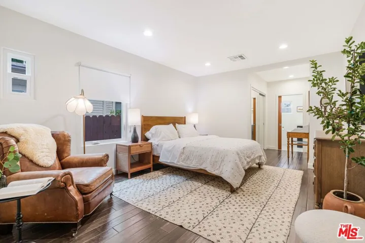 239 N Everett Street, Glendale, California 91206