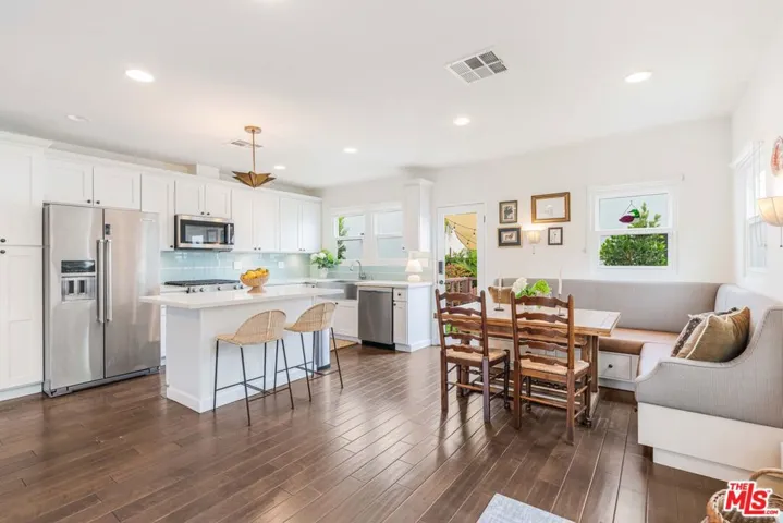 239 N Everett Street, Glendale, California 91206