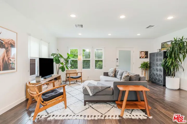 239 N Everett Street, Glendale, California 91206