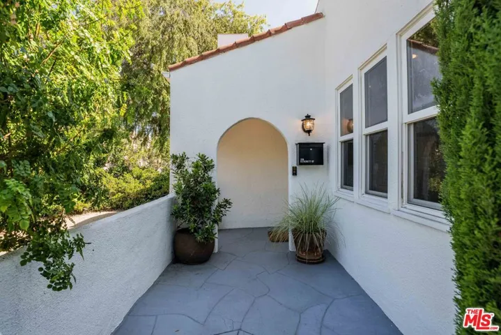 239 N Everett Street, Glendale, California 91206