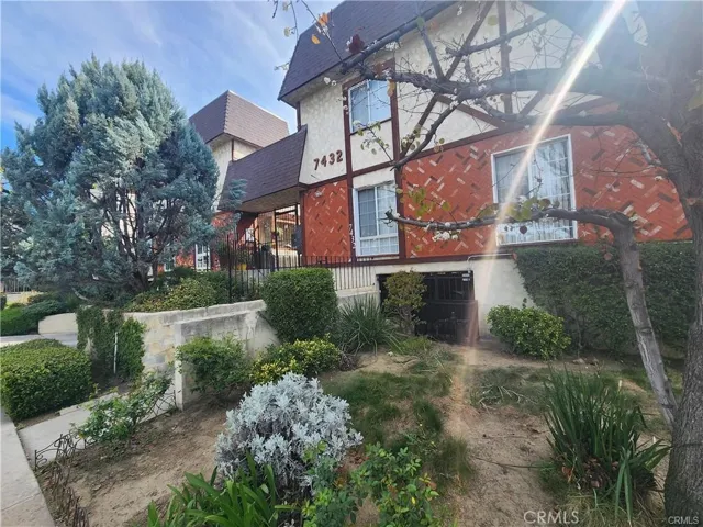 7432 Hazeltine 7, Van Nuys, California 91405