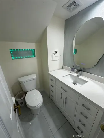 7432 Hazeltine 7, Van Nuys, California 91405