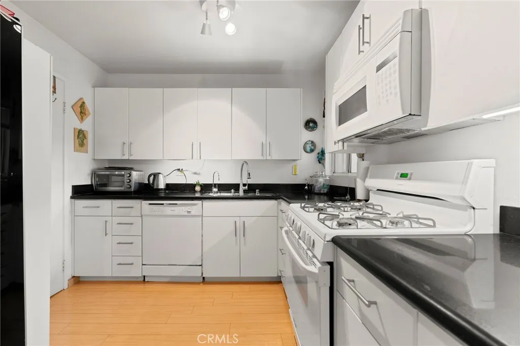 18350 Hatteras Street 267, Tarzana, California 91356 — photo 5