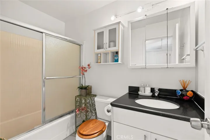 18350 Hatteras Street 267, Tarzana, California 91356