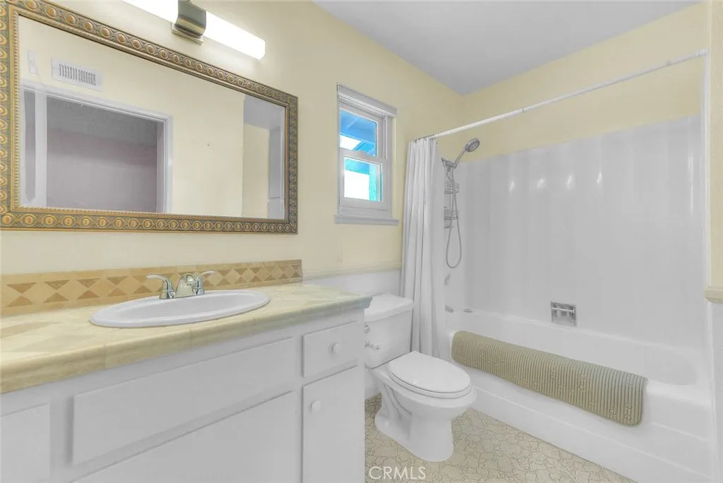 Full Guest Bathroom