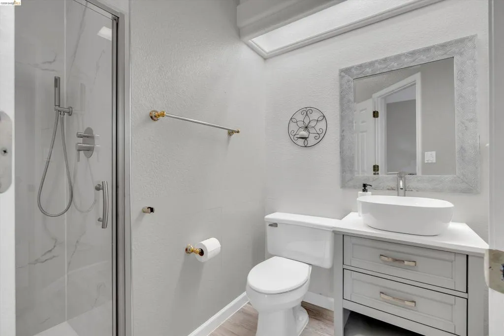 Bathroom 1 Entry Level