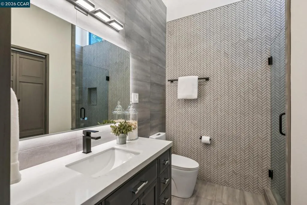Ensuite bathroom