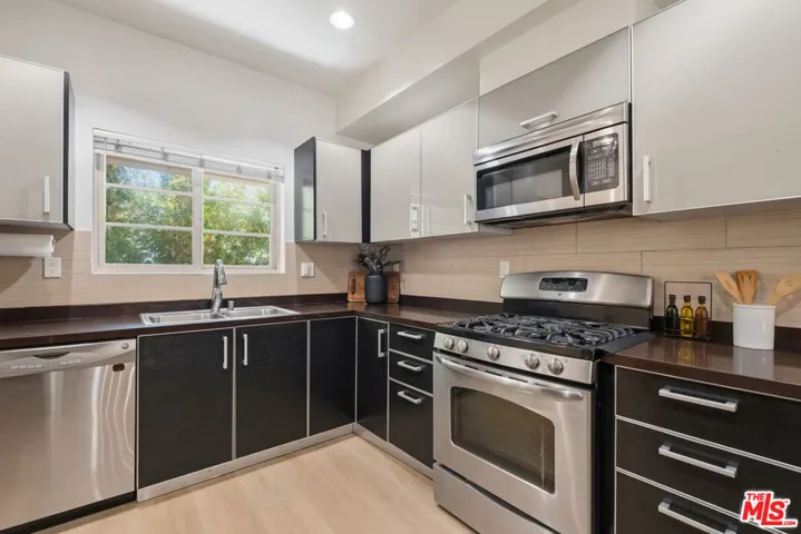 1744 Granville Avenue 105, Los Angeles, California 90025