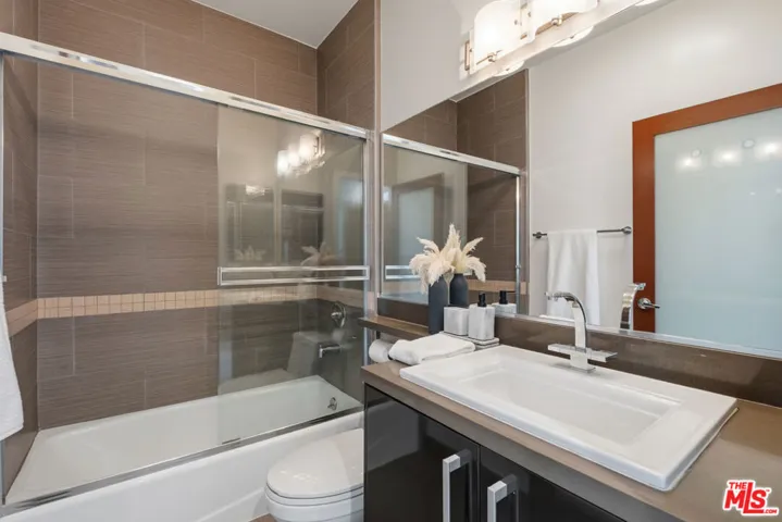 1744 Granville Avenue 105, Los Angeles, California 90025