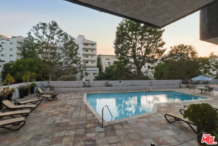 10982 Roebling Avenue 332, Los Angeles, California 90024