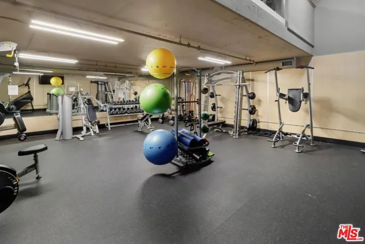 10982 Roebling Avenue 332, Los Angeles, California 90024