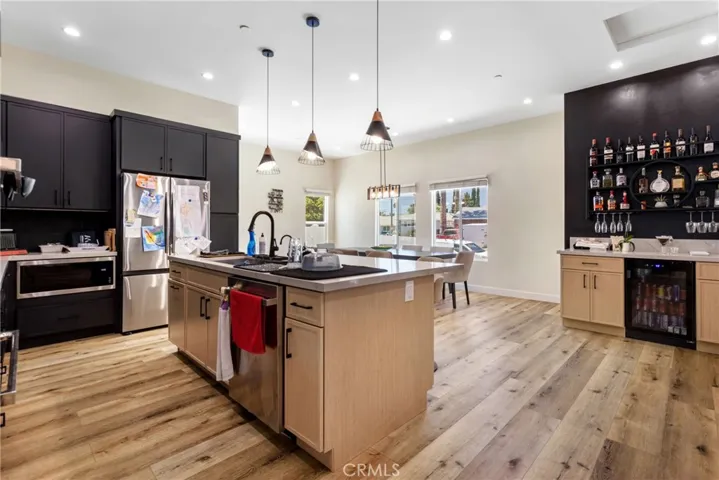 6952 Cozycroft Avenue, Winnetka, California 91306