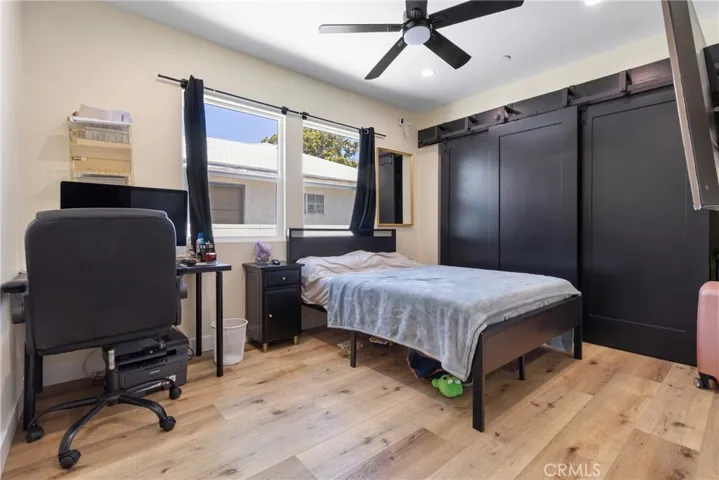 6952 Cozycroft Avenue, Winnetka, California 91306