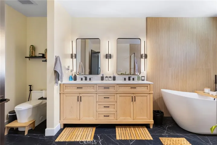 6952 Cozycroft Avenue, Winnetka, California 91306