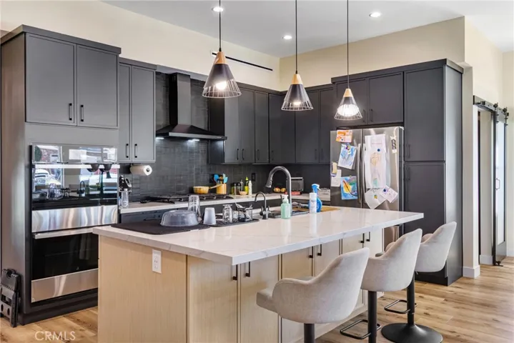 6952 Cozycroft Avenue, Winnetka, California 91306