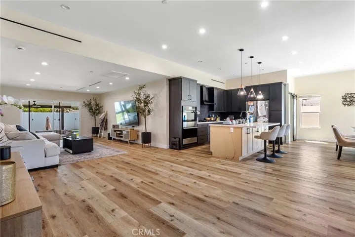 6952 Cozycroft Avenue, Winnetka, California 91306