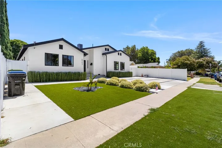 6952 Cozycroft Avenue, Winnetka, California 91306