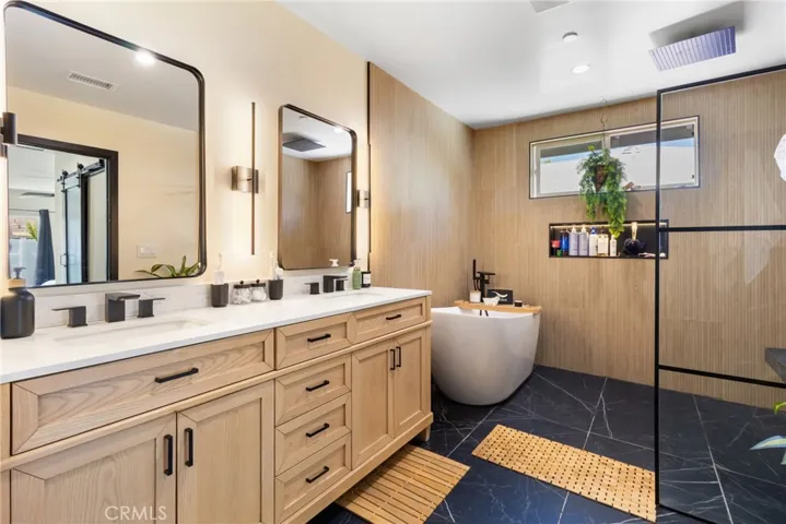 6952 Cozycroft Avenue, Winnetka, California 91306