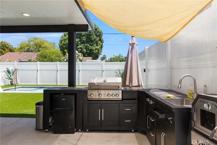 6952 Cozycroft Avenue, Winnetka, California 91306